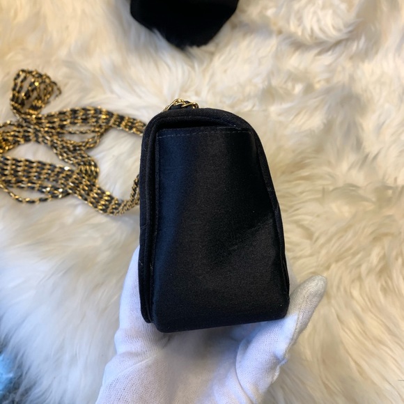 ❌SOLD❌Vintage Chanel 24k black gold multi chain satin mini crossbody bag - Picture 4 of 9